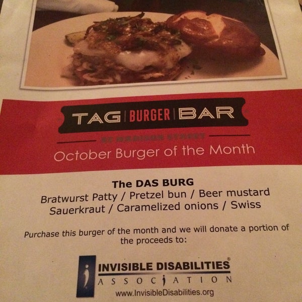 Foto scattata a TAG Burger Bar da Steve S. il 10/21/2015