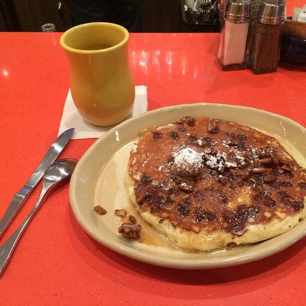 Photo taken at Snooze, an A.M. Eatery by Steve S. on 12/22/2015
