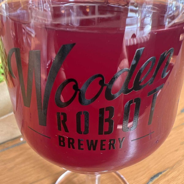 9/24/2022 tarihinde Bob K.ziyaretçi tarafından Wooden Robot Brewery'de çekilen fotoğraf
