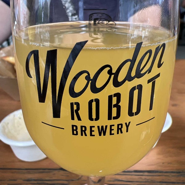 Photo taken at Wooden Robot Brewery by Bob K. on 9/24/2022