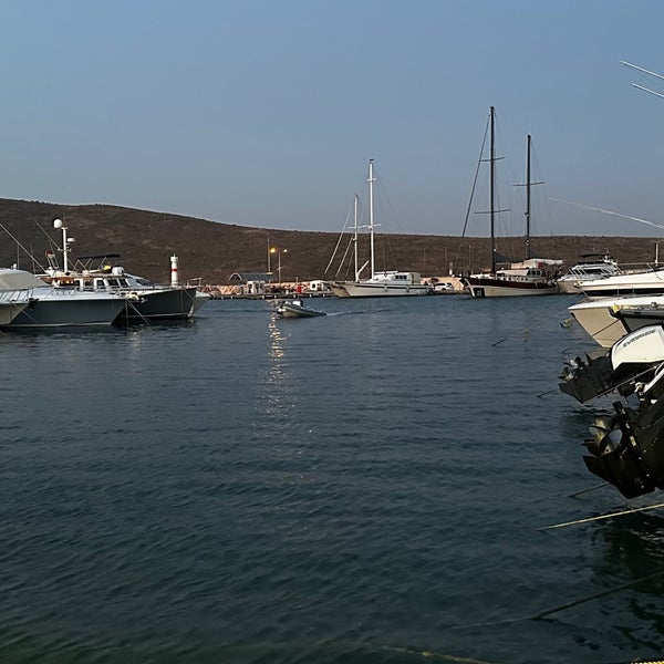 รูปภาพถ่ายที่ Port Alaçatı โดย Nevzat S. เมื่อ 6/30/2023