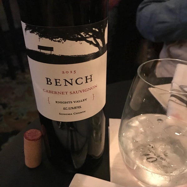 12/16/2017 tarihinde Stephanie E.ziyaretçi tarafından Sonoma Wine Bar &amp; Restaurant'de çekilen fotoğraf