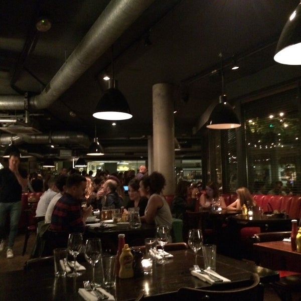 Photo taken at Hoxton Grill by Barbara A. on 8/30/2015