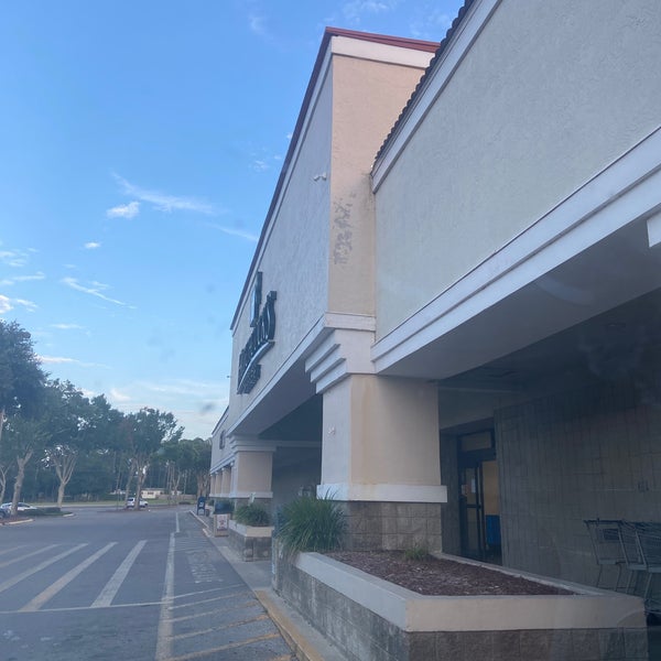Hitchcocks Supermarket Grocery Store in Zephyrhills