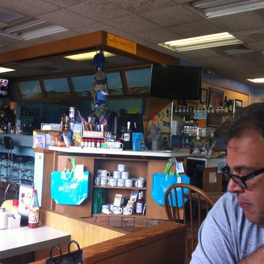 Photo taken at The Great Machipongo Clam Shack by Seth w. on 8/15/2013