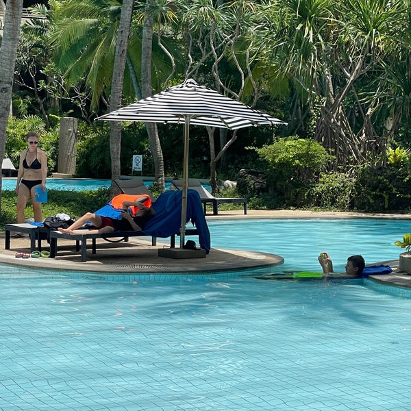 Foto diambil di Garden Pool @ Hilton Phuket Arcadia Resort &amp; Spa oleh Mi B. pada 8/15/2022