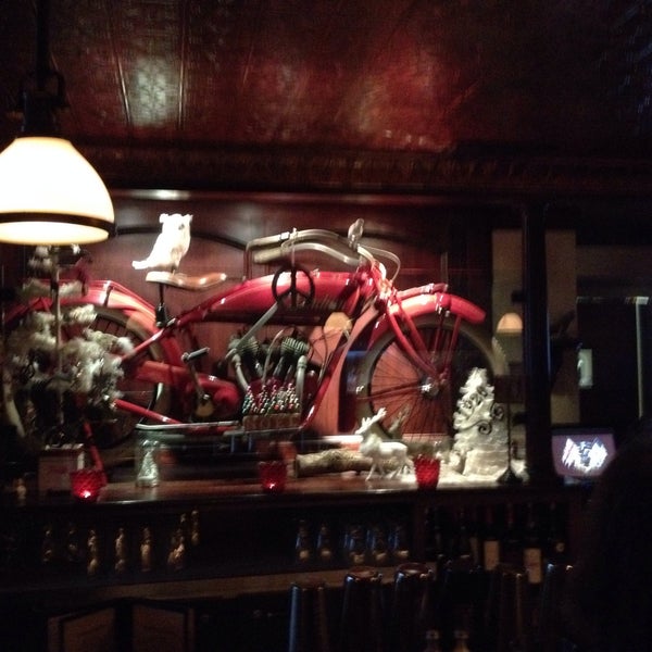 Foto scattata a White Horse Country Pub da Oscar O. il 12/28/2014