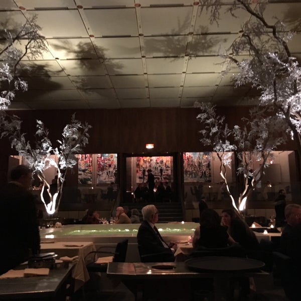 3/13/2016 tarihinde Oscar O.ziyaretçi tarafından The Four Seasons Restaurant'de çekilen fotoğraf