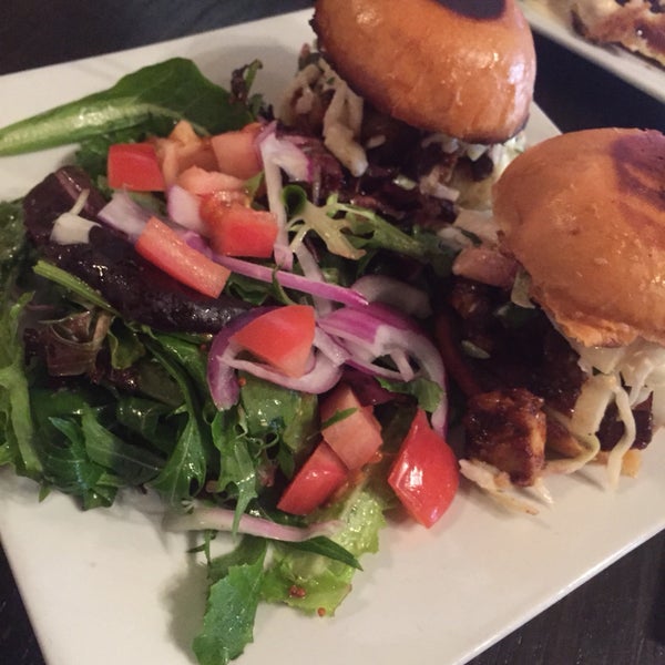 Pulled chicken sliders with salad