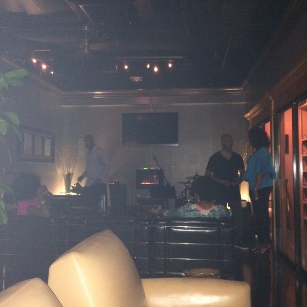 7/3/2014にLA P.がThe Leaf Cigar Loungeで撮った写真