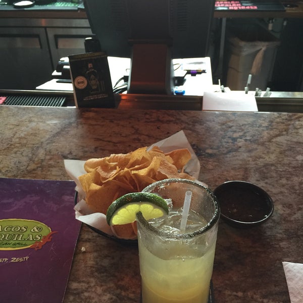 5/8/2015 tarihinde LA P.ziyaretçi tarafından Tacos &amp; Tequilas Mexican Grill'de çekilen fotoğraf