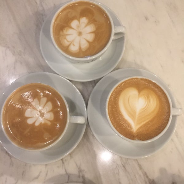 Foto diambil di Gustos Coffee Co. oleh BrendaLynda pada 6/4/2019