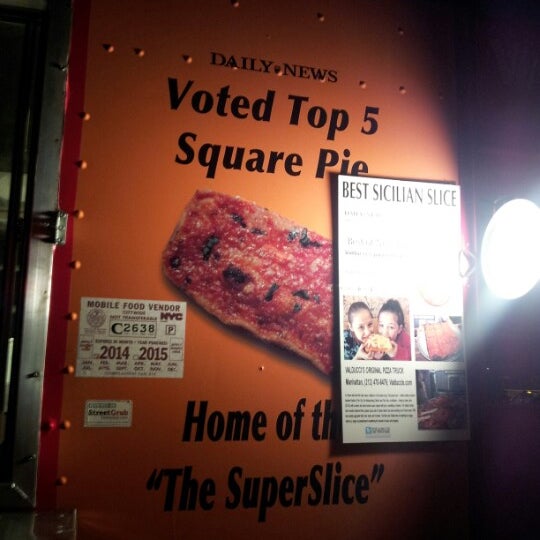 Foto tirada no(a) Valducci&#39;s Pizza and Catering por a r. em 11/19/2012