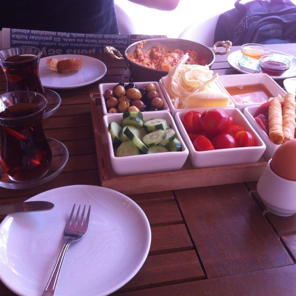 7/7/2013 tarihinde Panguduzzz@ziyaretçi tarafından Baal Cafe &amp; Breakfast'de çekilen fotoğraf