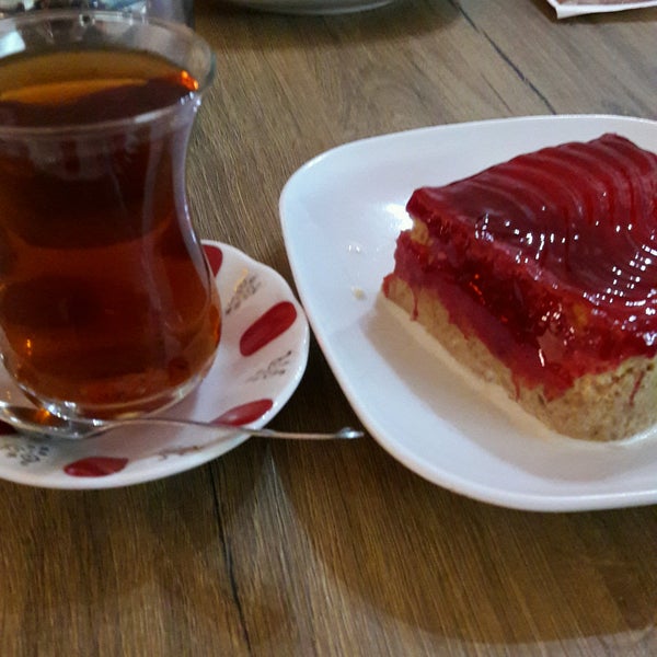 รูปภาพถ่ายที่ Tuna Simit Cafe โดย Şükrü Ç. เมื่อ 12/29/2016