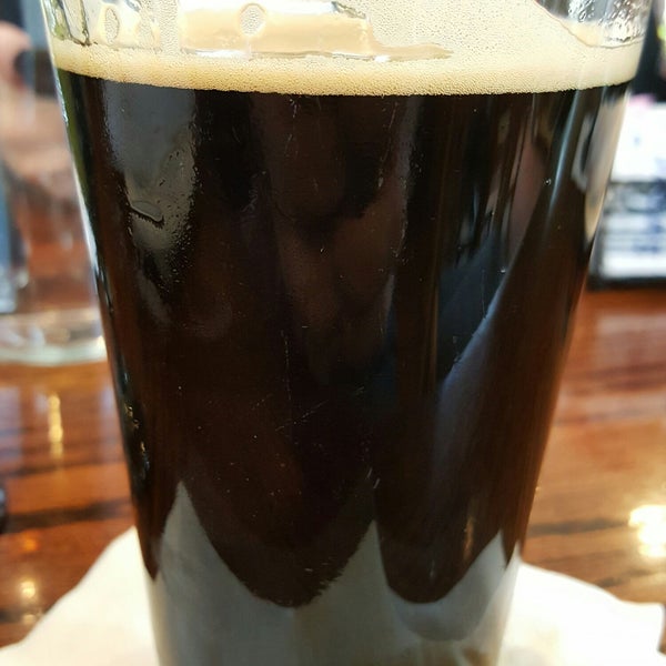 Photo taken at Berret&#39;s Seafood Restaurant and Taphouse Grill by Tom H. on 3/26/2018