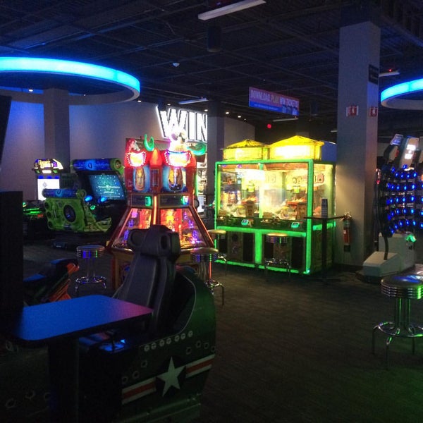 Photo taken at Dave &amp; Buster&#39;s by Drew B. on 9/5/2015