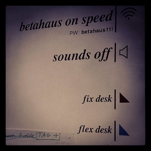 รูปภาพถ่ายที่ betahaus โดย Max G. เมื่อ 10/4/2012