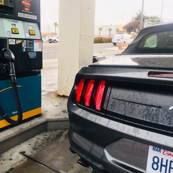 Valero Fuel Station in Hillside