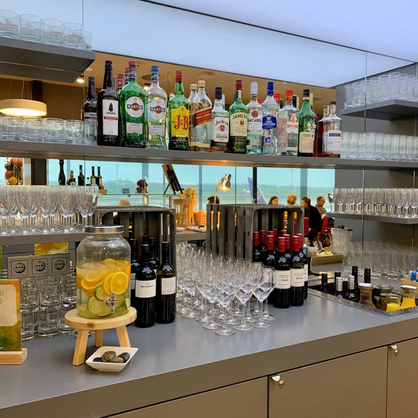 Photo taken at Austrian Airlines Business Lounge | Non-Schengen Area by Max G. on 11/8/2019