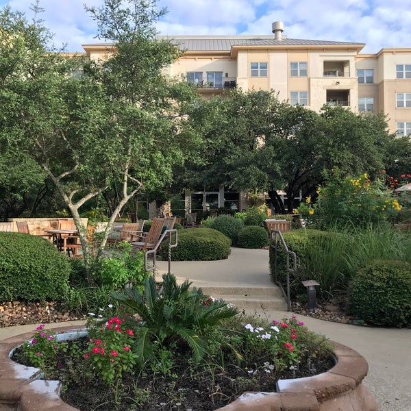 Foto diambil di Hilton San Antonio Hill Country oleh Max G. pada 9/17/2018