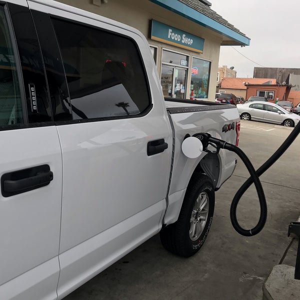 Valero Fuel Station in Hillside