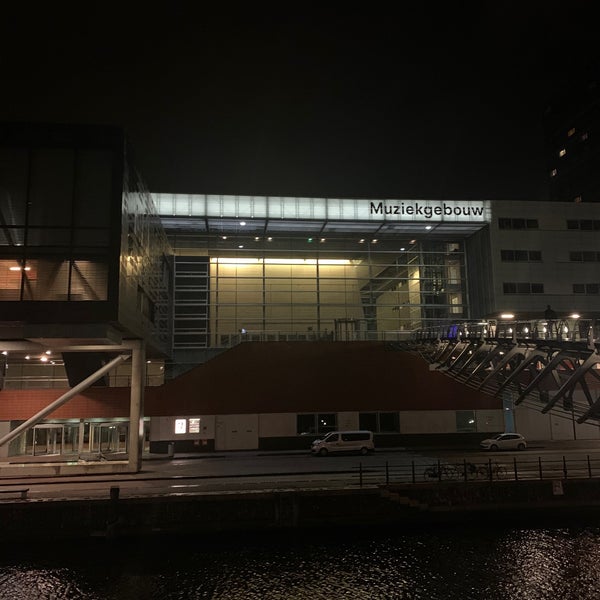 รูปภาพถ่ายที่ Muziekgebouw โดย Max G. เมื่อ 9/25/2019