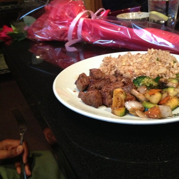 รูปภาพถ่ายที่ Geisha Steak &amp; Sushi โดย  ʎǝɔɐɹʇ ɹ. เมื่อ 2/20/2013