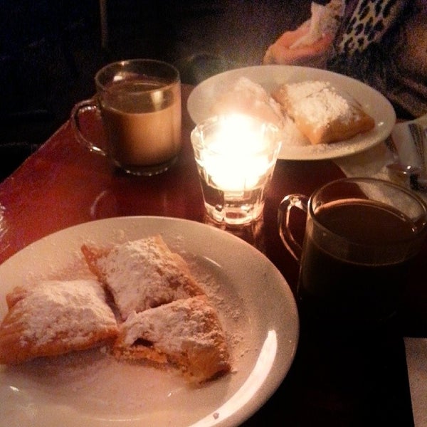Foto tomada en Bardia&#39;s New Orleans Cafe  por Terésa D. el 1/2/2014