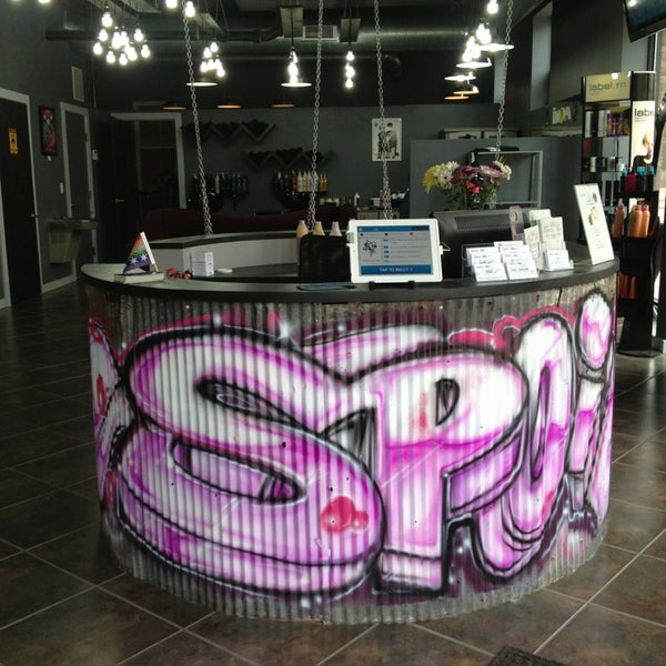 7/31/2013 tarihinde Jennifer B.ziyaretçi tarafından Spoil Me Hair Salon and Spa'de çekilen fotoğraf