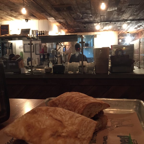 12/6/2017 tarihinde Scott R.ziyaretçi tarafından Untamed Sandwiches'de çekilen fotoğraf
