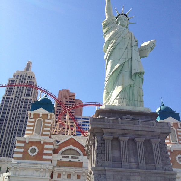 Foto diambil di New York-New York Hotel &amp; Casino oleh Lucas P. pada 4/26/2013