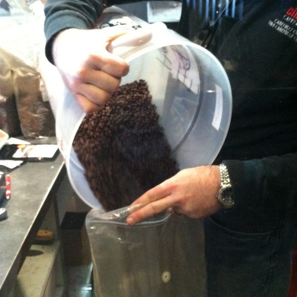 12/28/2012にDavid B.がChazzano Coffee Roastersで撮った写真