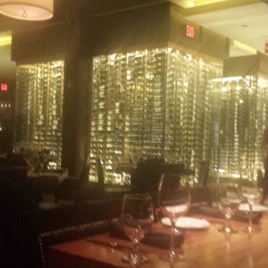 Foto diambil di III Forks Prime Steakhouse oleh Brandi pada 7/20/2014