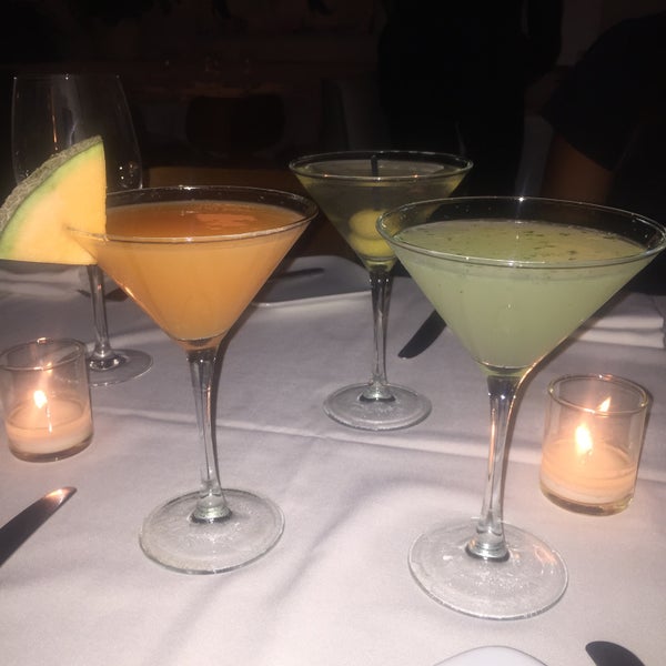 Foto tomada en Nic&#39;s Martini Lounge  por Andia B. el 3/29/2015