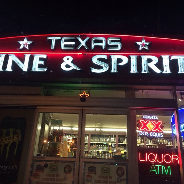 Снимок сделан в Texas Wine &amp; Spirits пользователем Allie B. 12/26/2013