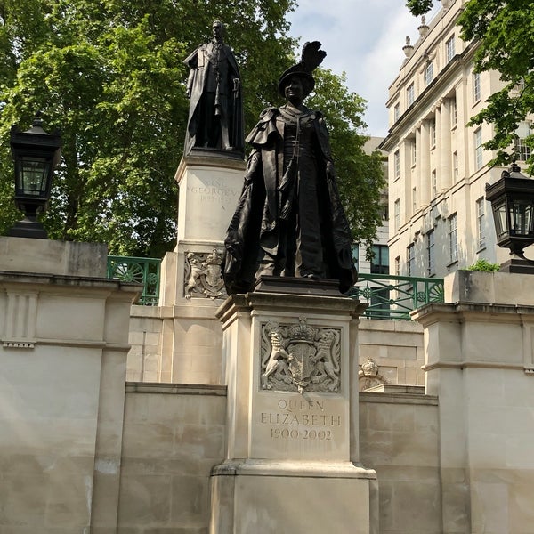 All 30+ Images king george vi and queen elizabeth memorial Excellent