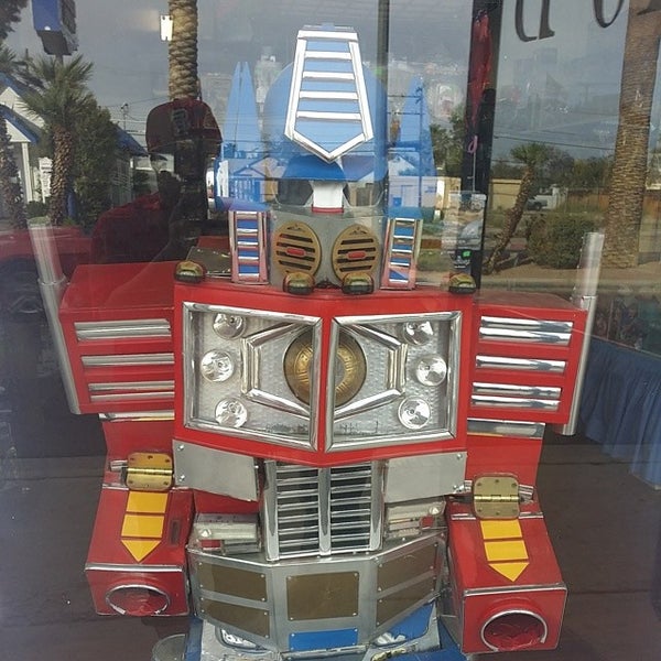 Foto tirada no(a) Rogue Toys por Rodney R. em 3/28/2014