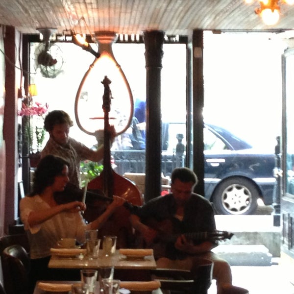 Live band during Sunday brunch - nice trio playing very enjoyable music - violin, guitar and upright bass.