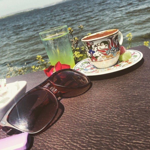 Foto scattata a Kuruçeşme Cafe &amp; Restaurant da Asdas K. il 6/4/2015