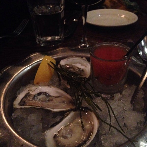 Снимок сделан в Rabia&#39;s Seafood/Oyster Bar &amp; Italian Restaurant пользователем Overshined 11/6/2015