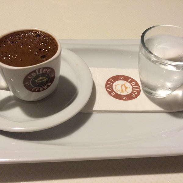 Foto tomada en Coffee S Crown  por Esra ☺️ el 9/30/2015