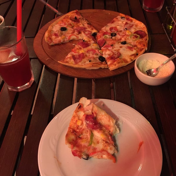 8/27/2017 tarihinde AdLziyaretçi tarafından Pizza Napoli'de çekilen fotoğraf