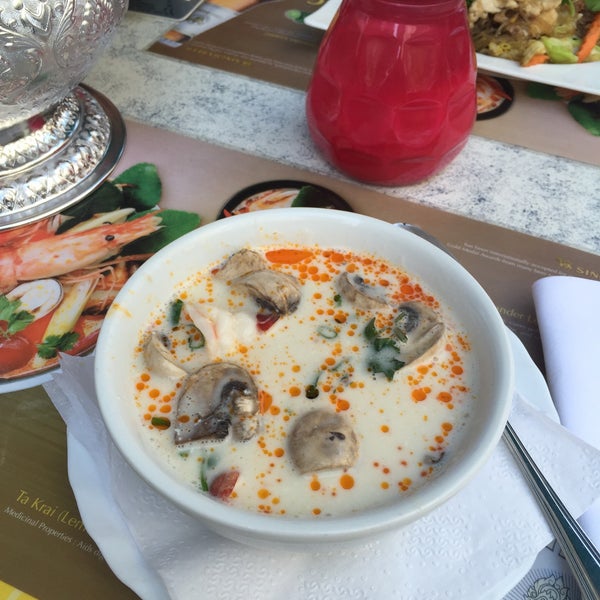 Das Foto wurde bei Royal Thai Restaurant von Костя П. am 5/2/2015 aufgenommen