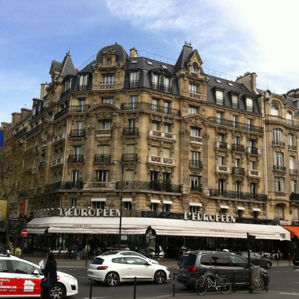 Photo taken at Holiday Inn Paris - Gare de Lyon Bastille by Julie L. on 3/29/2014