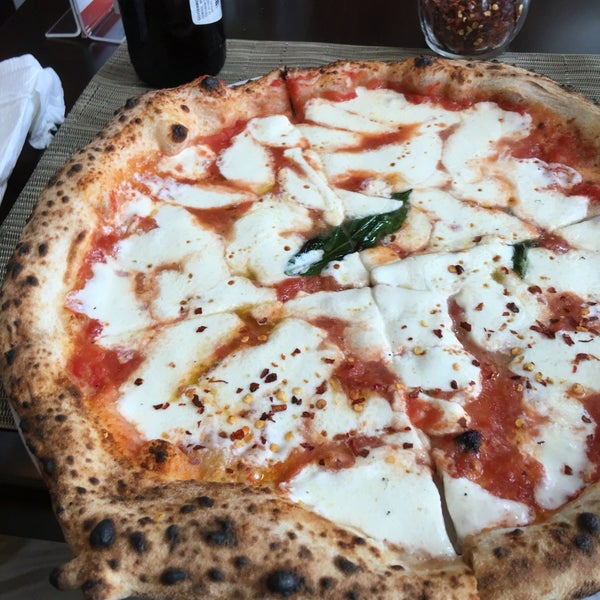 Foto scattata a A Mano Pizza da raffaele p. il 7/4/2016