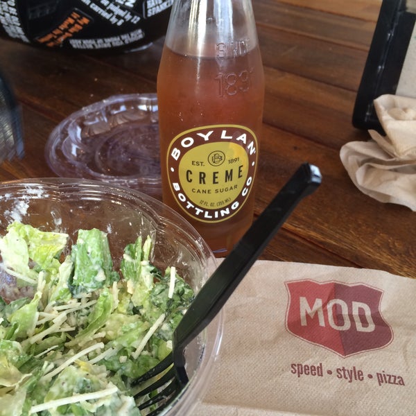 Photo taken at Mod Pizza by Rain T. on 8/9/2016