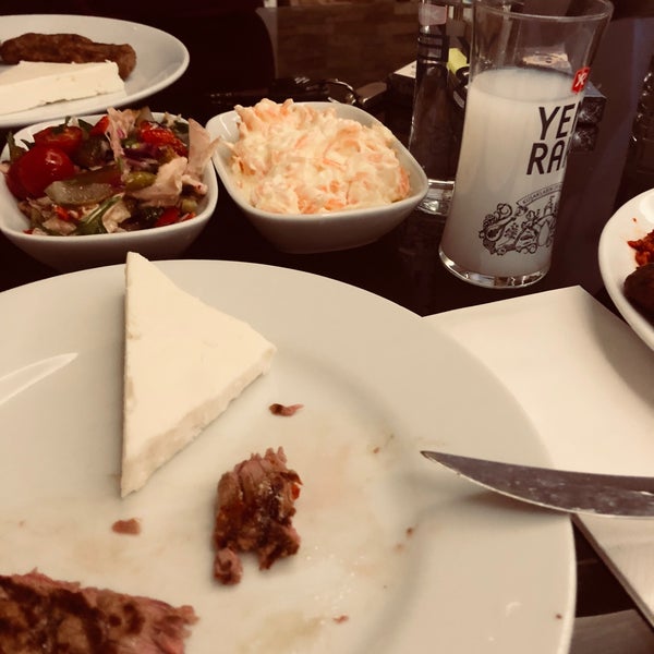 รูปภาพถ่ายที่ Özcan Restaurantlar โดย Korhan U. เมื่อ 1/15/2018