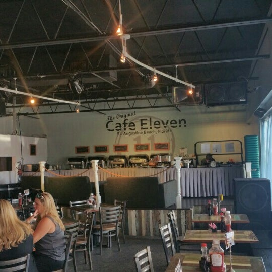 7/23/2016 tarihinde Chad E.ziyaretçi tarafından Café Eleven'de çekilen fotoğraf