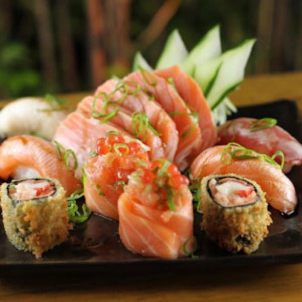 Роллы. Филадельфия суши за 300 рублей. 2 порции суши. Аква суши. Логотип суши.